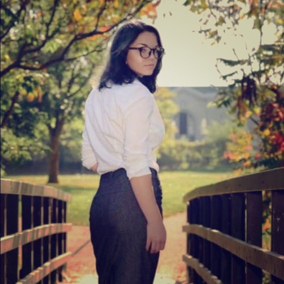 Meet your Posher, Lyndsay - Picture 1 of 2